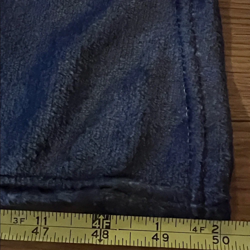 ( 0391) Only Cozy Black Mixed Colors Reading Blanket. Happy Holidays! - Picture 4 of 4